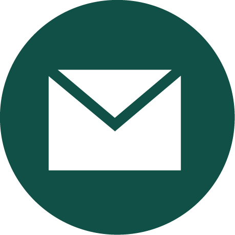 KI generiert: Ein weißes Briefumschlag-Symbol auf grünem Hintergrund.